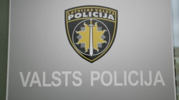 Codes pagastā aizturēts autovadītājs par kukuļa došanu policijas darbiniekiem