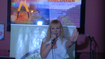 Daugavpiliete Olga Laksa Latvijas karaoke čempionātā iegūst divas speciālbalvas