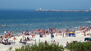 Ventspils pludmalē jau četrpadsmito gadu plīvos Zilais karogs 