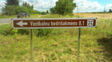 Uzstādītas norādes zīmes un jauni tūrisma informācijas stendi pie Kurzemes senajām svētvietām