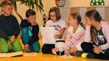 Laurenču sākumskolas skolēnu zīmējumu izsolē savāc vairāk nekā 1300 eiro