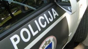 Pieķerts vīrietis, kurš no epidēmijas rajona mēģina iznest gaļu
