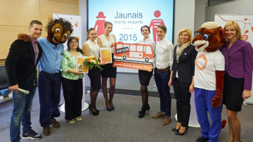  Konkursā “Jaunais finanšu eksperts 2015” trešo gadu pēc kārtas uzvar Jelgavas Spīdolas ģimnāzijas komanda  