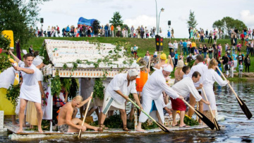 Jelgavas pilsētas pašvaldības iestāde "Kultūra" aicina pieteikties  Eiropā lielākajai Piena paku laivu regatei
