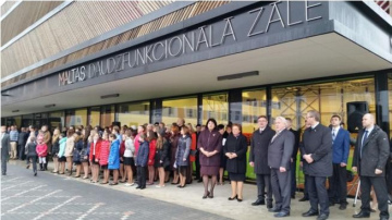 Ministru prezidente atklāj daudzfunkcionālu zāli Rēzeknes novada Maltā