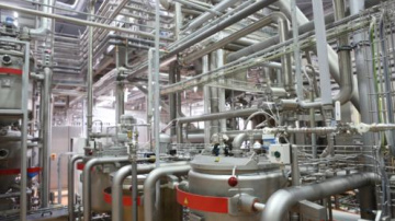 KRIEVIJAS KONDITOREJAS FABRIKA «POBEDA» SĀKUSI RAŽOŠANU LATVIJĀ