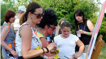 Mākslas meistardarbnīcas Bruknas muižā kopā ar Elitu Patmalnieci, Ilzi Patmalnieci, Ievu Bondari un Evaldu Vasilevski