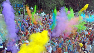 Jūrmalas Krāsu skrējiens pulcē 3500 dalībniekus