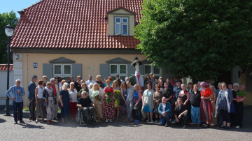 Ventspils Starptautiskās Rakstnieku un tulkotāju mājas jubilejas svinības pulcēja kopā Latvijā pazīstamākos rakstniekus 