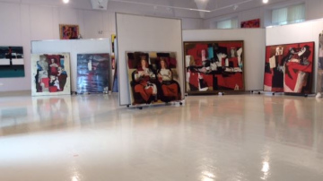 Ģ.Eliasa Jelgavas Vēstures un mākslas muzejā apskatāma Džemmas Skulmes personālizstāde Dialogi.