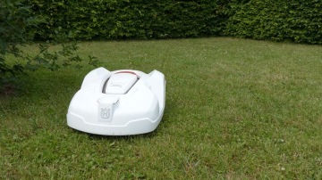 Husqvarna akumulatoru produktu tests Rundāles pils dārzā