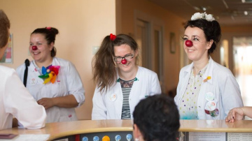 No 20 jaunajiem Dakteriem Klauniem divi sāk darbu Rēzeknes slimnīcā