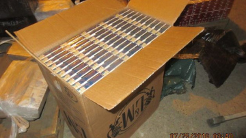 VID muitas amatpersonas liedz valstī ievest gandrīz 795 tūkstošus kontrabandas cigarešu