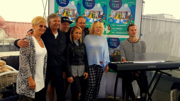 Jau pēc desmit dienām Dzintaru koncertzālē duetos satiksies latviešu popmūzikas zvaigznes ...