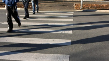 Jēkabpilī policiste uz gājēju pārejas uzbrauc zēnam, uzsākts kriminālprocess