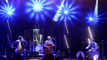 Grupa DAGAMBA pārpildītā Dzintaru koncertzālē atklāj Latvijas tūri Vivaldi Rocks