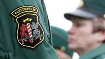 Robežsargi, aizturot agresīvu robežpārkāpēju, pielieto šaujamieroci