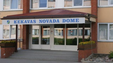 Eksperimenti ar Pļavniekkalna skolu turpinās