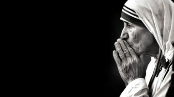 ADVENTES LAIKĀ LIEPĀJAS KONCERTZĀLĒ IZSKANĒS GARĪGĀS MŪZIKAS PROGRAMMA “MĀTES TERĒZES LŪGŠANA”