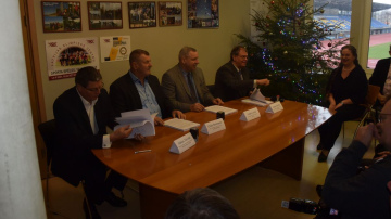 Parakstīts līgums par trenažieru zāles būvniecību 3.vidusskolas telpās