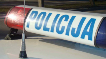 Valsts policijas inspektors reibumā izraisa ceļu satiksmes negadījumu