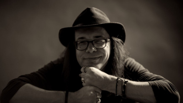 Ieva Akuratere, Olga Rajecka un citi tautā iemīļoti mākslinieki pulcēsies Artūra Uškāna radošo darbu vakarā