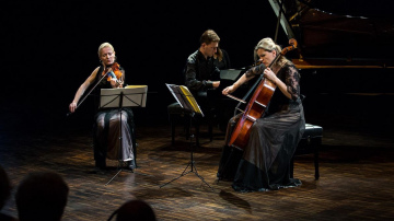 Koncertzālē “Cēsis” uzstāsies latviešu mūzikas zvaigznes -  Eva Bindere, Kristīne Blaumane, Reinis Zariņš 