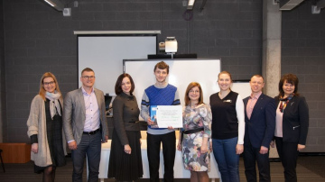 RTA students Artūrs Āboliņš saņem 1000 eiro savas inovatīvās pētnieciskās idejas realizēšanai