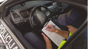 Zemgales reģionā divi autovadītāji mēģinājuši piekukuļot policijas darbiniekus