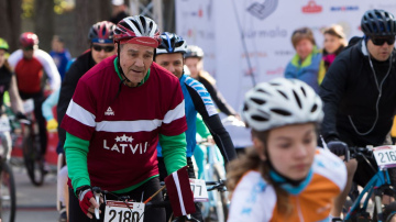 Neatkarības dienas velobrauciena ietvaros apbalvos Latvijas radošākās ģimenes