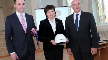  Noslēdz līgumu par Jelgavas Valsts ģimnāzijas ēkas rekonstrukciju 