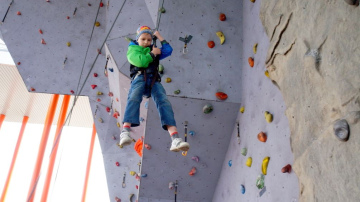 Aicinām uz klinšu kāpšanu Sporta namā “Centrs”