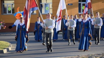 CĒSĪS SVINĪGI ATKLĀTA LATVIJAS JAUNATNES OLIMPIĀDE