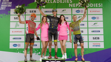 SEB MTB maratona Kuldīgas posmā dubļainajā trasē uzvaras svin Flaksis un Jaunslaviete