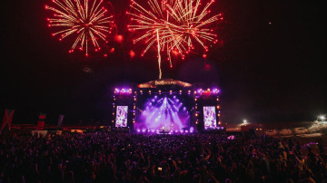 Ar krāšņu salūtu noslēdzies viens no apmeklētākajiem Summer Sound festivāliem