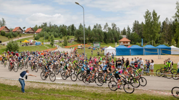 Vasarīgos laika apstākļos SEB MTB maratona Madonas posmā pirmo triumfu gūst Muižnieks