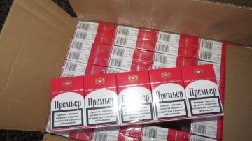 Automašīnā atsavina 40 000 kontrabandas cigaretes