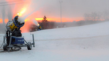 Lemberga hūtē pūš sniegu!