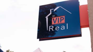 Nekustamo īpašumu aģentam uzdāvināja ceļojumu uz jebkuru pasaules vietu par veiksmīgu dzīvokļu pārdošanu...