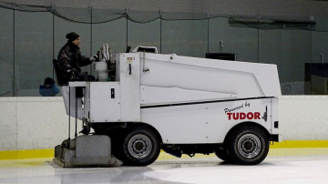 Ledus hallē plāno iegādāties jaunu ledus apstrādes mašīnu!