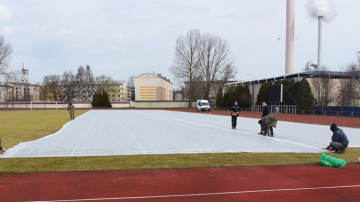 Nebijušas un inovatīvas aktivitātes centrālā futbola laukuma sagatavošanā!