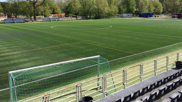 Olimpiskā centra  “Ventspils” speciālisti uzkopj sporta segumus visā Kurzemē