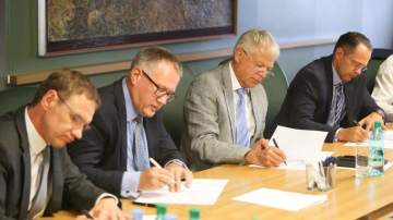 Parakstīts nodomu protokols par industriālā parka attīstību Liepājā