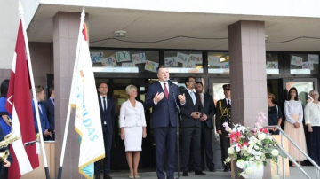 Valsts prezidents pirmajā skolas dienā sveic Siguldas Valsts ģimnāzijas skolēnus un skolotājus