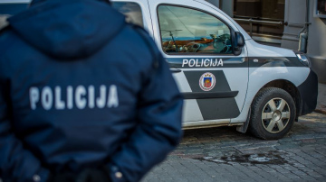 Dobeles un Jelgavas policisti, rīkojot kārtējos reidus tirdzniecības vietās, uzteic pārdevēju godprātību