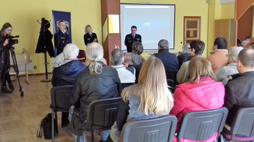 Likumsargi Liepājā stāsta par drošību uz ceļa kampaņas “Strauja sirds, bet kājas lēnas” ietvaros