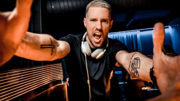 Ar košu ballīti Liepājas sirdī atklāts jauns naktsklubs Cukurfabrik’