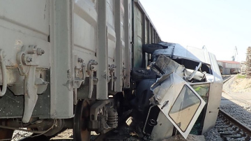 Par ceļu satiksmes negadījumu Liepājā - automašīnas sadursmi ar vilcienu