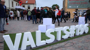 Cēsīs atklāj “Valsts #196” vēstniecību iedzīvotāju digitālo prasmju attīstīšanai