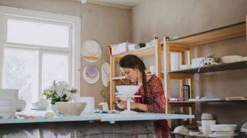 Ar ALTUM finansejumu Latgale taps jauna porcelana darbnica